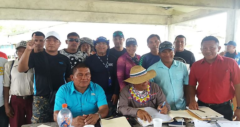  Junta Directiva de la Asociacin de Productores y Pescadores Artesanales de Kunikote en Bocas del Toro 