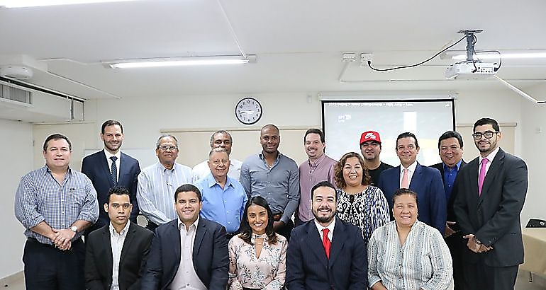 Irving Saladino invitado al Conversatorio organizado por la Comisin de Deportes de APEDE