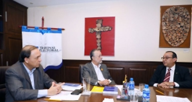 Rector de la Universidad de Panam realiza visita de cortesa al Tribunal Electoral