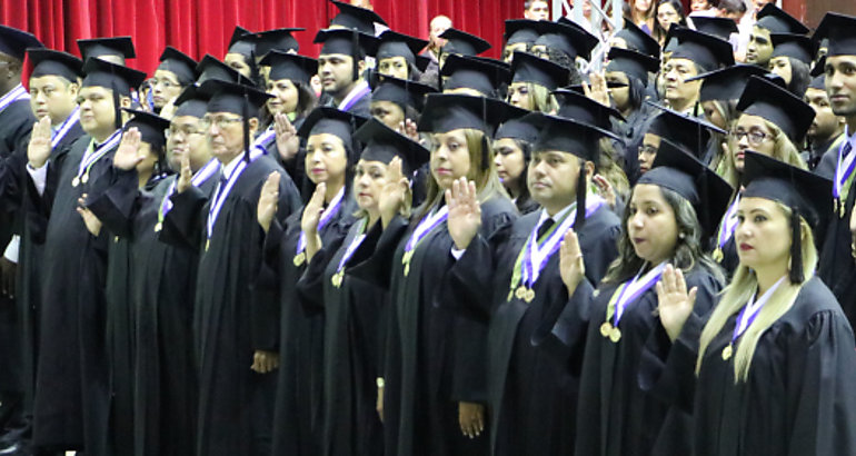 Facultad de Farmacia de la Universidad de Panam grada a 108 nuevos profesionales