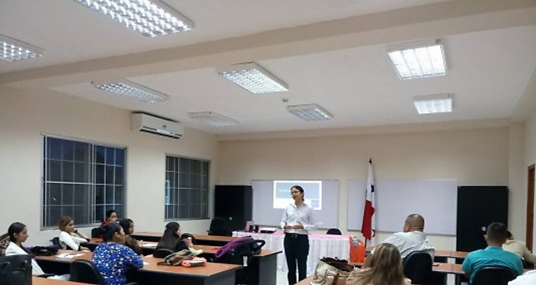 Conferencia sobre equidad y gnero en el CRUA