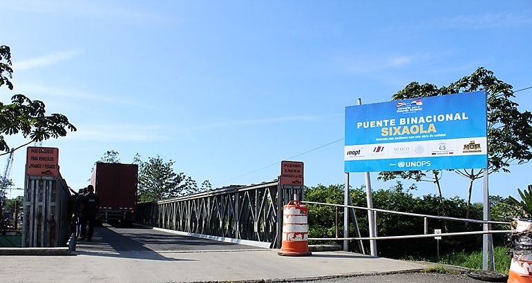 puente binacional sobre el ro Sixaola