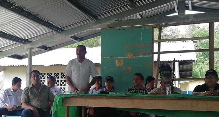 Miviot extiende ayuda a moradores de Bocas del Toro