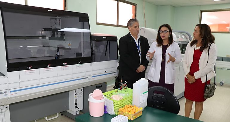 Inaugura nuevo sistema automatizado de inmunoqumica en el laboratorio clnico en el HST 