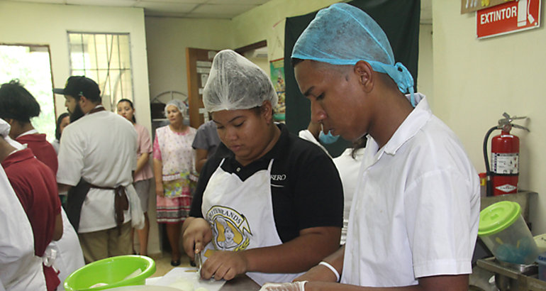 Taller motivacional para alumnos de Gastronoma y Hotelera de la EVE