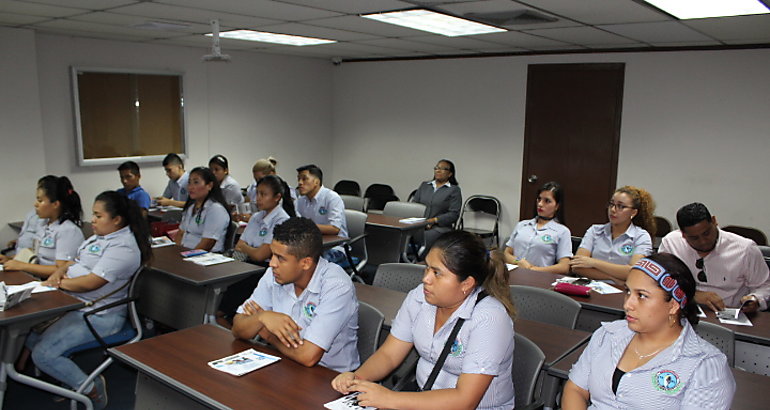 Estudiantes del Centro Regional Universitario de Bocas del Toro