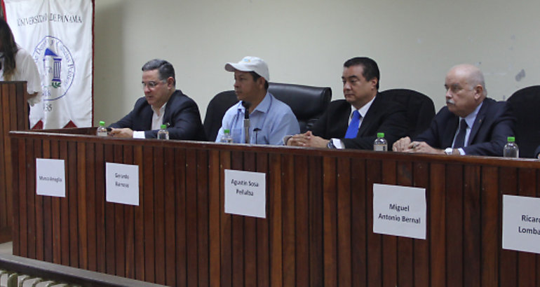 Candidatos independientes debaten en la UP