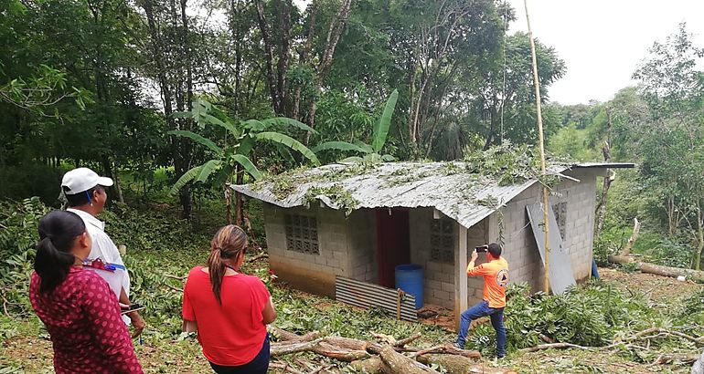 Brindarn ayuda a familias afectadas por fuertes lluvias y vientos en Veraguas