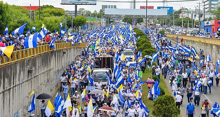 Miles marchan en apoyo la Iglesia en Nicaragua