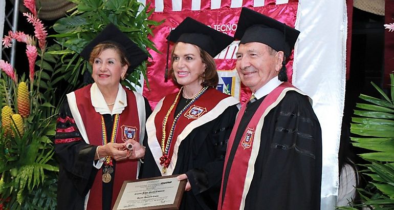 OTEIMA distingue con titulado de doctorado Honoris Causa a la Magister Susana Isabel Pinilla Cisneros