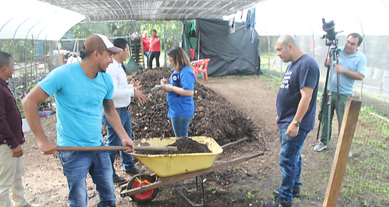 Proyecto de Huerto Ecolgico de la EVE despierta inters 