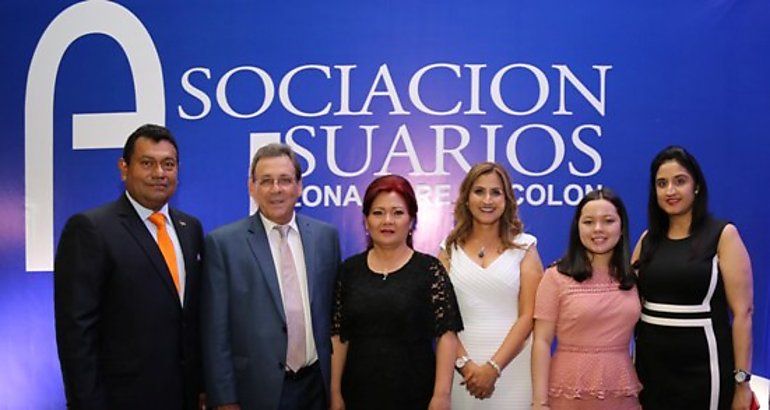 Administradora de Aduanas en Coln recibe reconocimiento