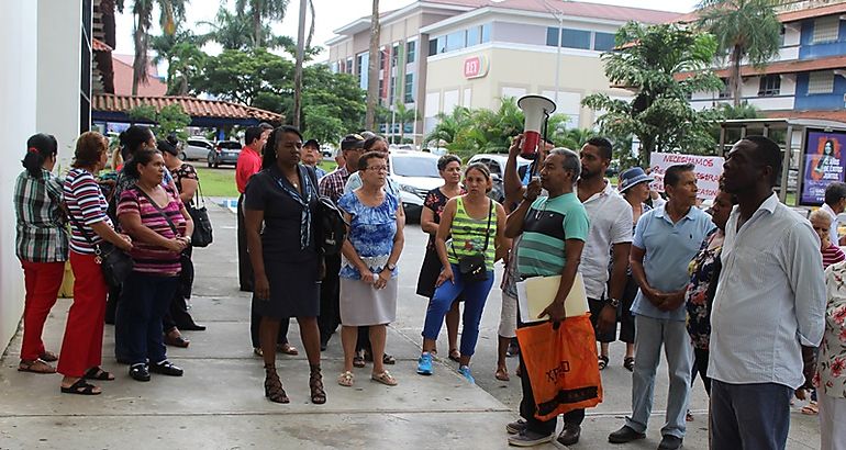 Autoridades del MOP atienden manifestantes del distrito de San Miguelito