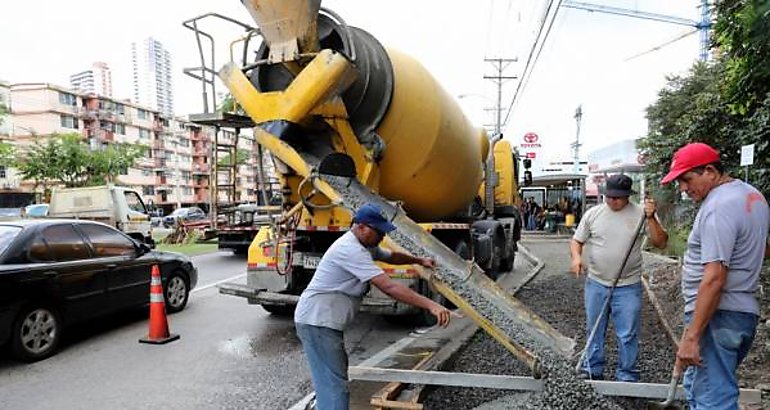 Alcalda construye 60 metros lineales de aceras contigo a la UTP