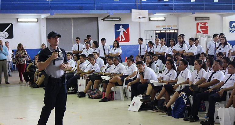 Polica participa en Feria Juvenil en la escuela Pedro Pablo Snchez en La Chorrera