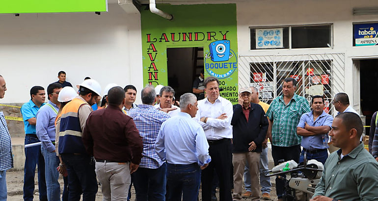 Presidente Varela inspeccion trabajos de construccin de alcantarillado en David