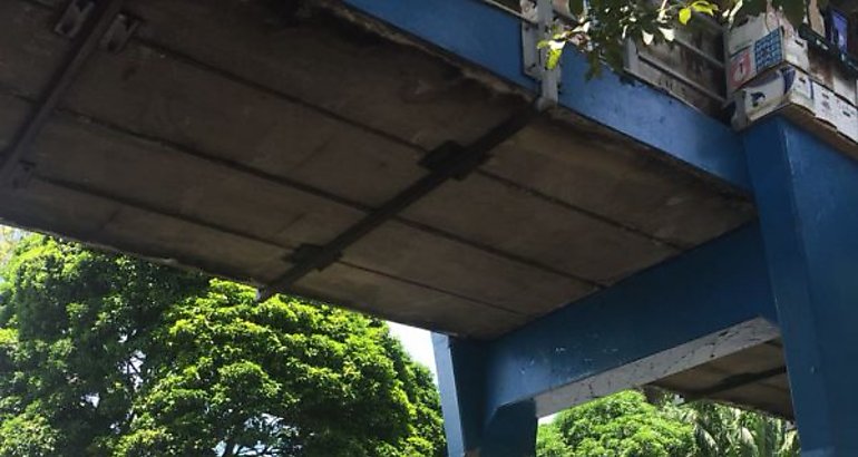 puente peatonal ubicado en el Complejo Hospitalario de la Caja de Seguro Social a la altura de la va Transstmica