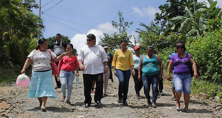 Secretario General del MOP se reuni con moradores de la comunidad de Chichival en el distrito San Carlos