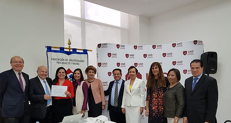 Certificacin por parte de REALCUP a la Dra Adriana Angarita