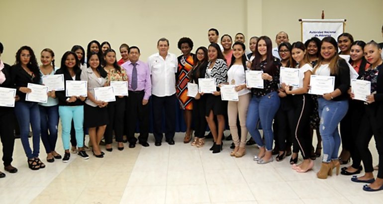 Estudiantes de Aduanas se certifican para la Jornada Mundial de la Juventud 2019