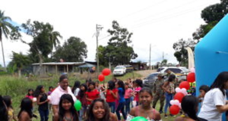 Nias de la comunidad de Peita en la Provincia de Darin