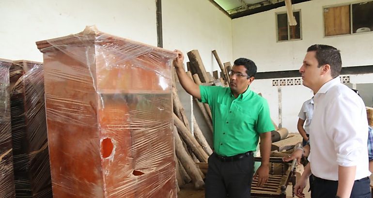 MiAmbiente dona madera decomisada a programas de resocializacin en La Joya