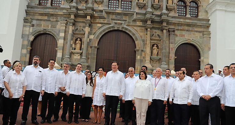 Romera a mausoleo del primer Presidente de la Repblica da inicio a los actos del mes de la Patria