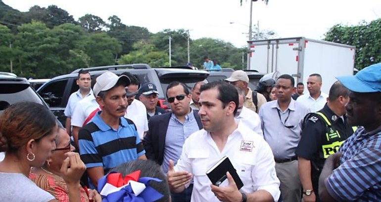 Comerciantes continan protestas en las instalaciones del Mercado de Abastos 