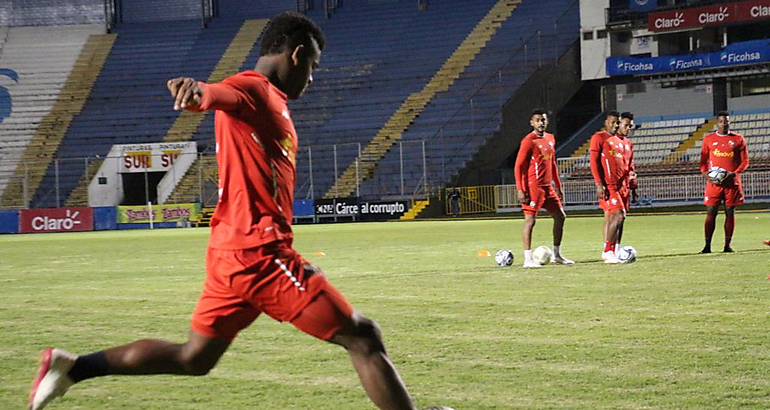 Seleccin reconoci cancha del estadio Nacional Tiburcio Caras Andino 