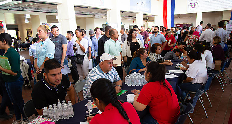 Exitosa feria de empleo en Panam Pacfico