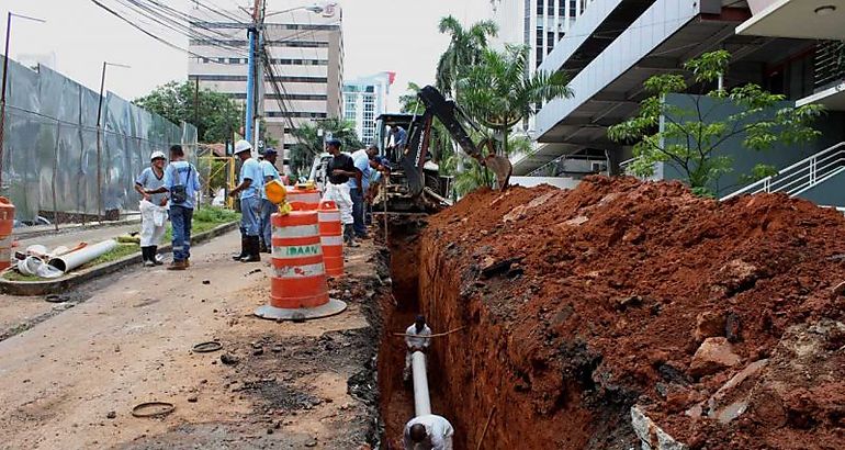 reemplazo de tuberas en calle 51 y Federico Boyd