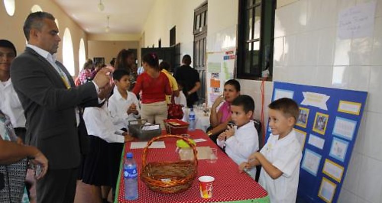 Colegios presentan proyectos en Feria Regional Cientfica STEAM