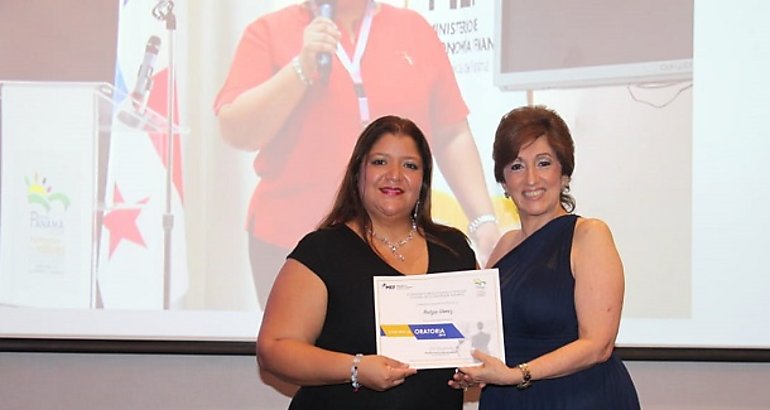 Premian a ganadores de concursos de oratoria 