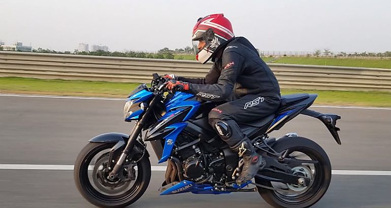 Suzuki GSXS750