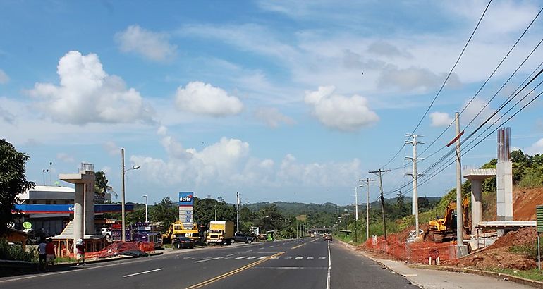 Construccin de puentes en Coln con ms de 60 de avance