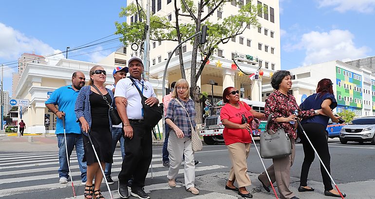 Espacios pblico de la Ciudad de Panam recibe visita de personas con discapacidad visual