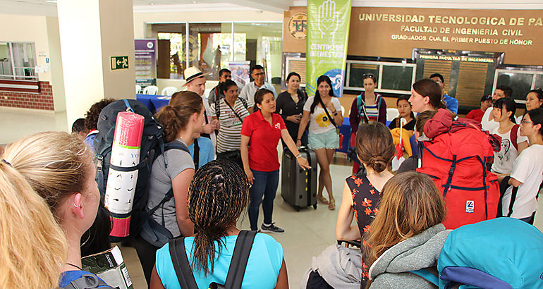 UTP recibe a peregrinos y voluntarios