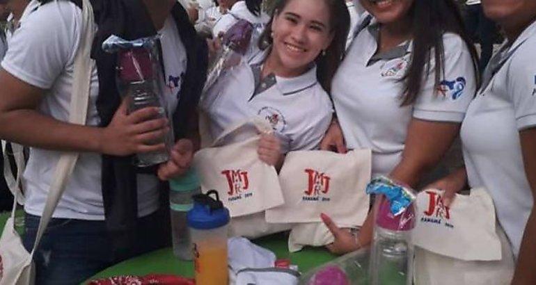 INTEGRARTE confecciona bolsas para peregrinos