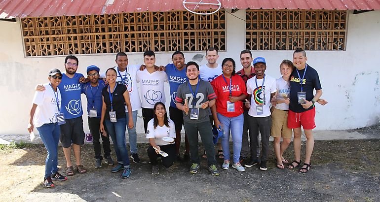 Peregrinos realizan labor social en centro de custodia de adolescentes 