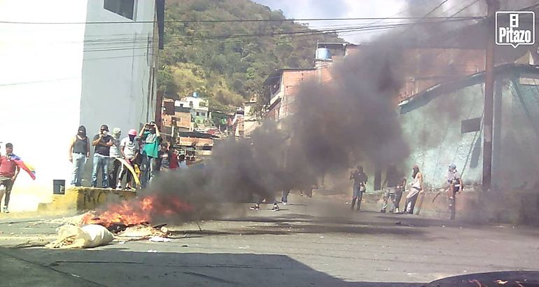 Vecinos del oeste de Caracas protestan contra el Gobierno