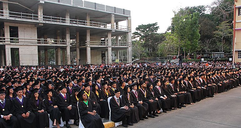 Quinientos cincuenta y ocho nuevos profesionales entrega la UTP al pas