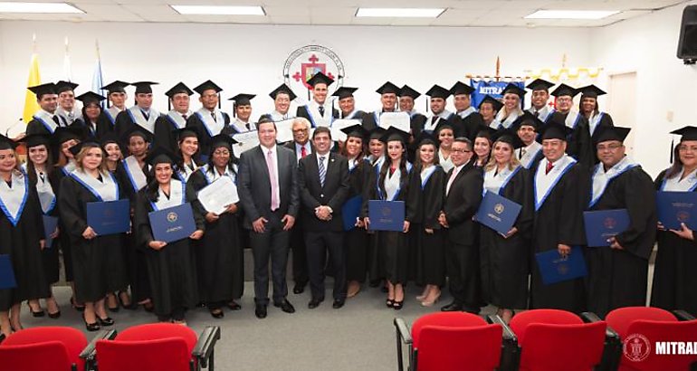 Convenio MITRADELUSMA gradan a 49 trabajadores de Maestra en Derecho Laboral