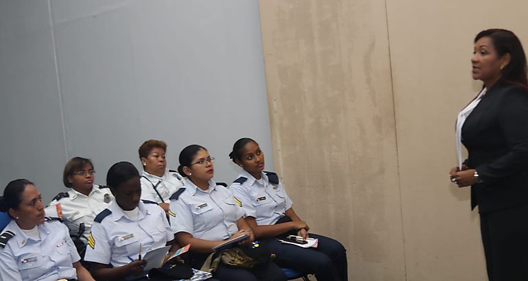 ATP instruye en cultura turstica a personal femenino del Ministerio de Seguridad