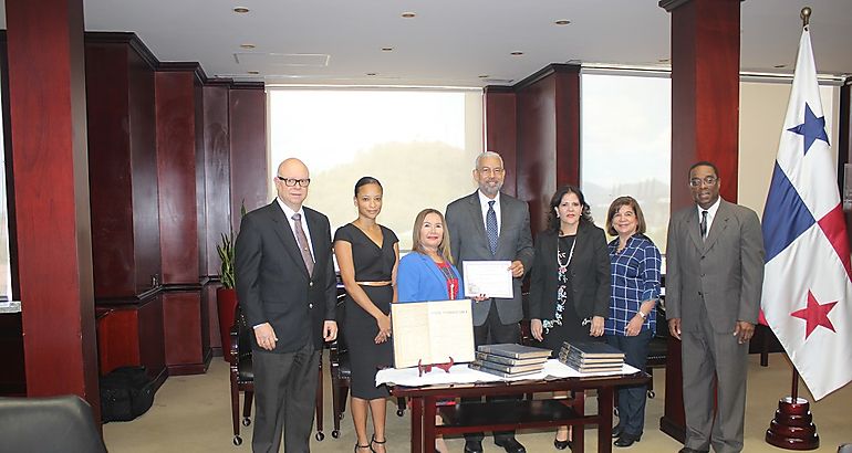 ACP recibe certificado por incorporacin de documento a Memoria del Mundo de Amrica Latina