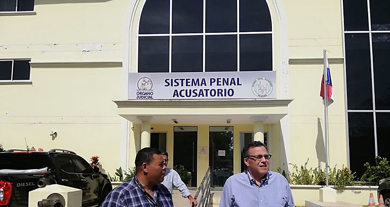 Magistrado Fbrega realiza recorrido por despachos judiciales de la provincia de Herrera