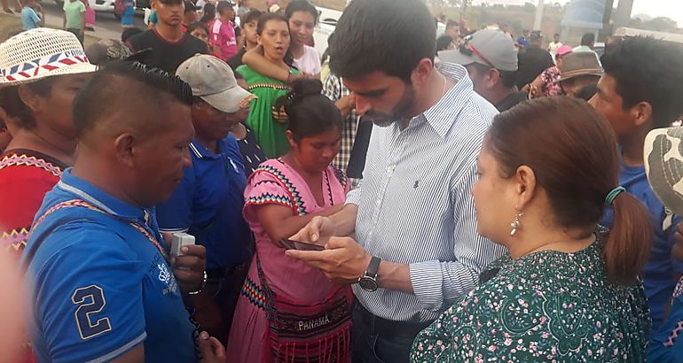 Viceministro del MOP logra acuerdo con moradores de Cerro Sombrero