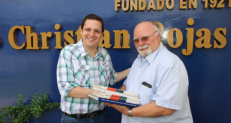 Club Rotario se une a la campaa un libro para la crcel 