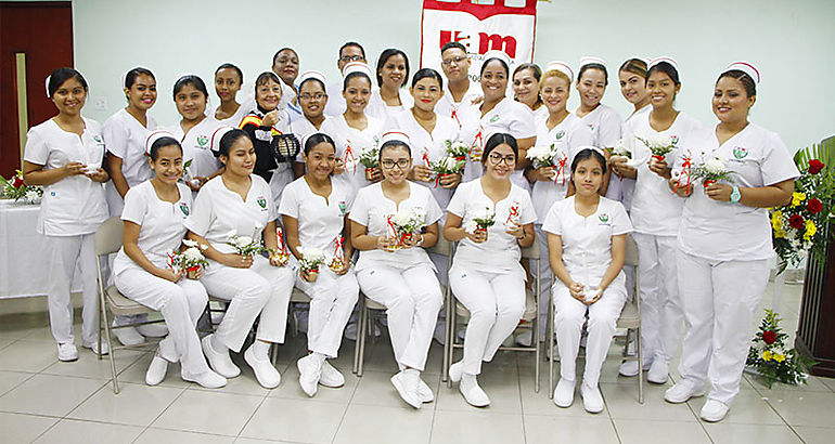 UAM entrega nuevos profesionales de la salud