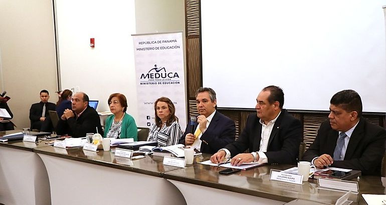 Docentes y MEDUCA retoman la Mesa de dilogo por la Educacin con la mediacin de la Defensora del Pueblo