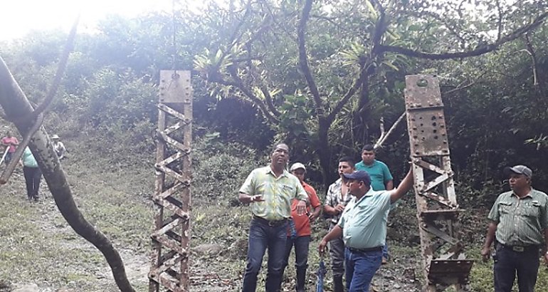  MOP realiza gira de inspeccin en el puente zarzo sobre el ro Escarrea en Bugaba